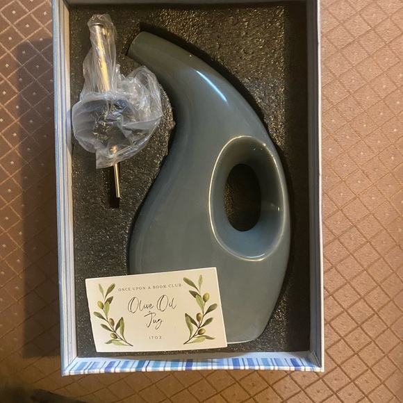 Olive Oil Pour Jug With Removeable Spout 17oz Brand New In Box - Picture 2 of 2